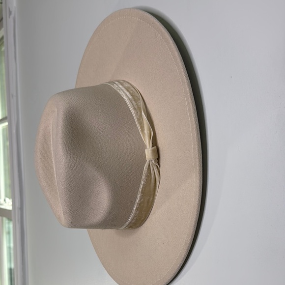 Tan Wide-Brimmed Flat Hat - Picture 5 of 5